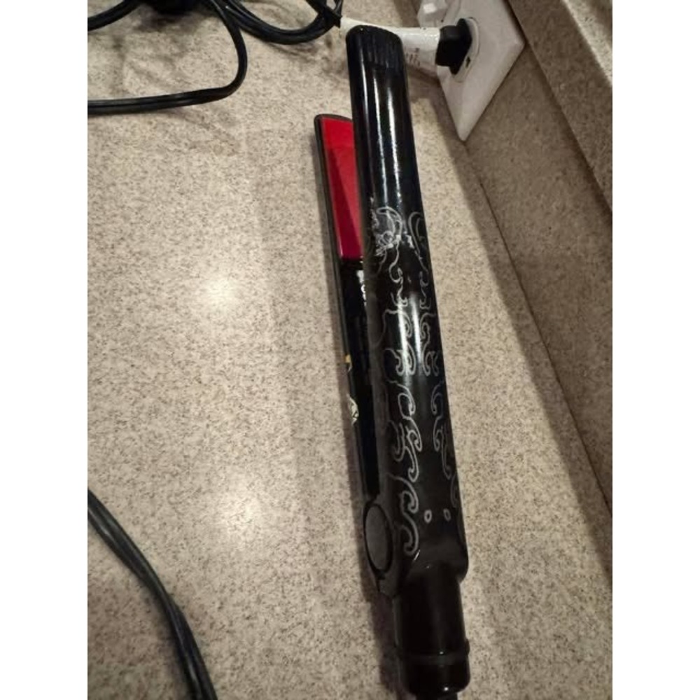 Ed Hardy Love Kills Slowly Ceramic Hair Straightener Flat Iron Black Red